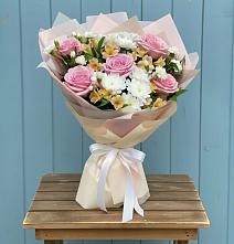 Букет цветов из:  Гвоздики, Орхидеи и Розы #REPLACE_PRED# Ставрово