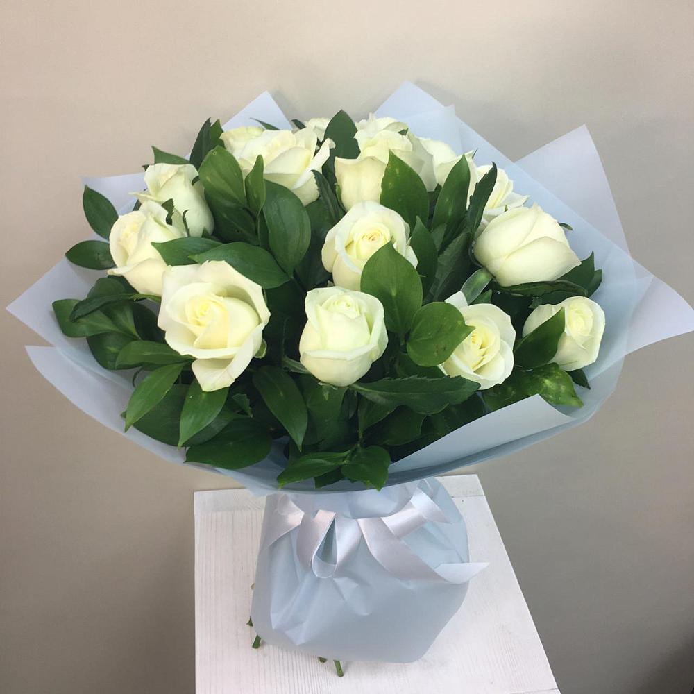 Букет 15 Белых роз Проуд в Ставрово