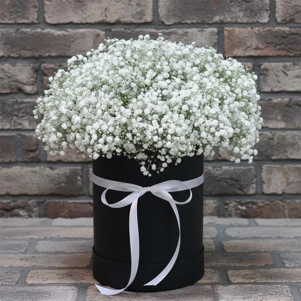 Цветочная композиция из Гипсофила в шляпной коробке в Ставрово