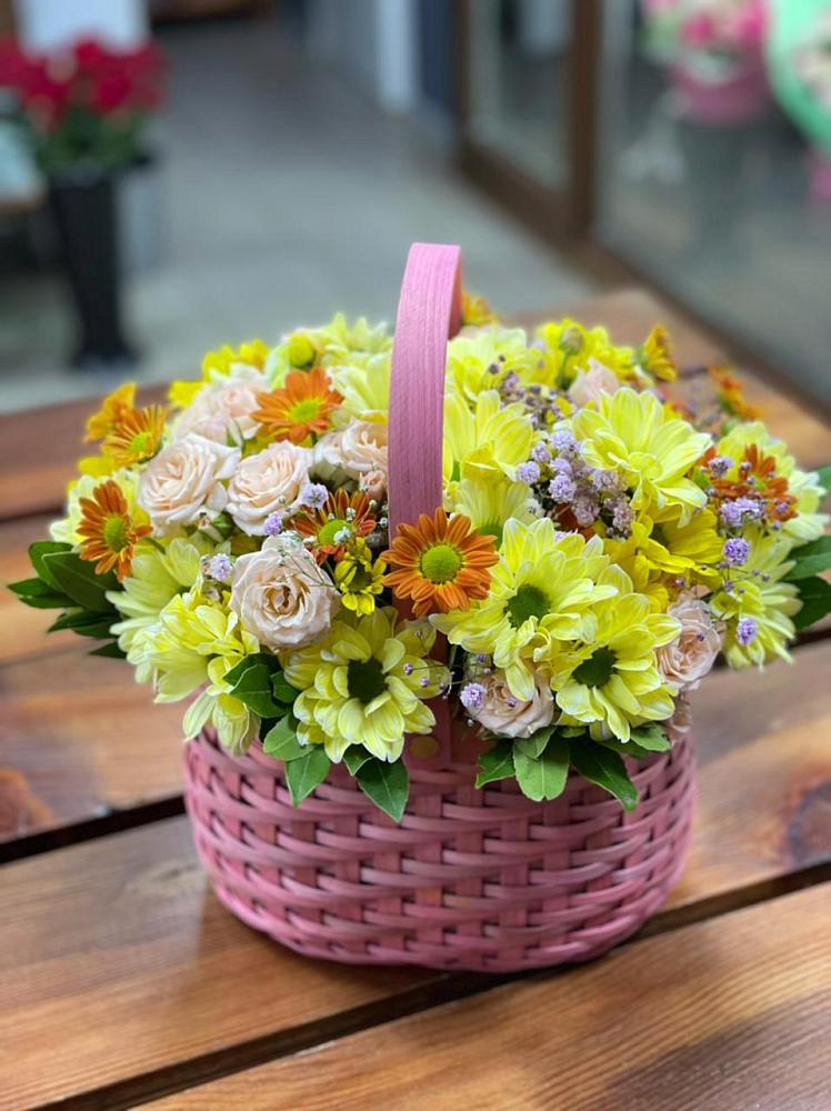 Цветочная композиция из Хризантемы и Розы в корзине в Ставрово