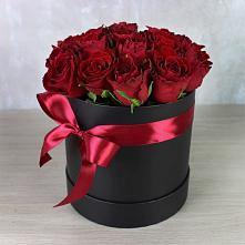 Цветочная композиция из Розы в шляпной коробке в Ставрово